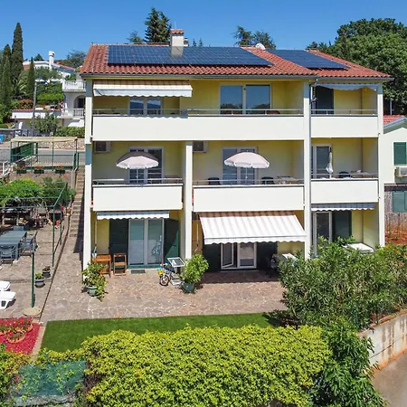 Balorda-3 By Interhome * Pinezići